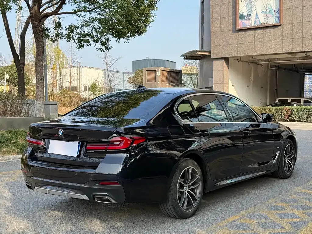 BMW 5 Series — фото 9