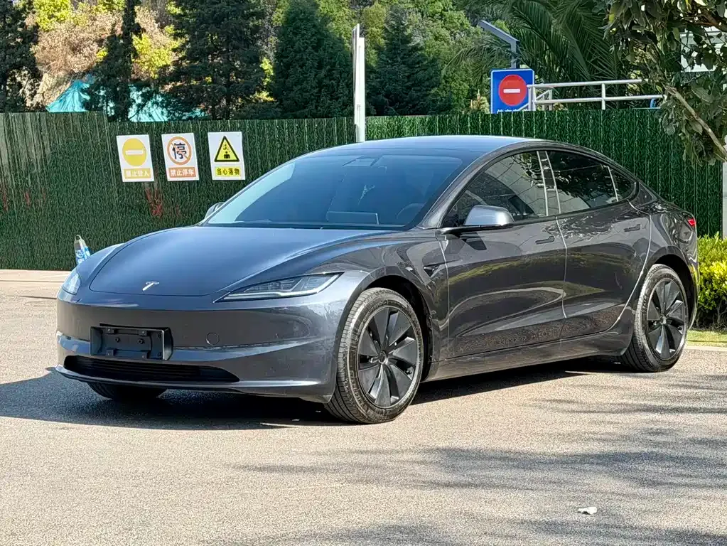 Tesla Model 3 — фото 1