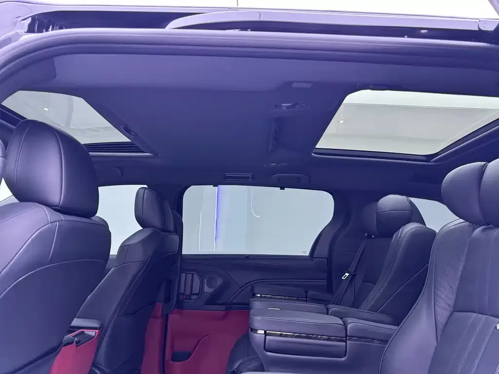 Toyota Granvia — фото 4