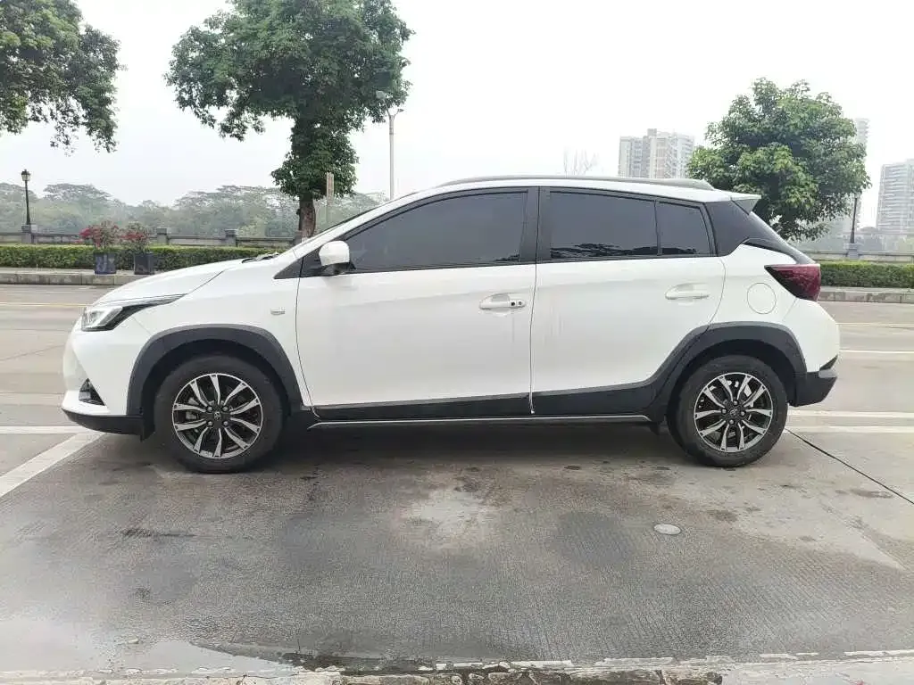 Toyota Yaris L — фото 7