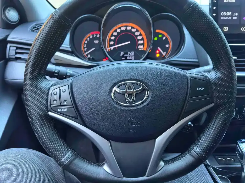 Toyota Yaris L — фото 5