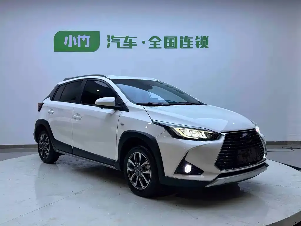 Toyota Yaris L — фото 3