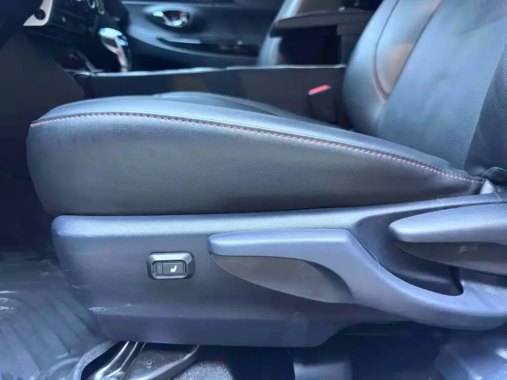 Toyota Yaris L — фото 8