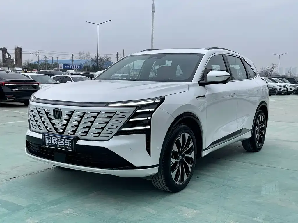 Changan CS75PLUS — фото 1
