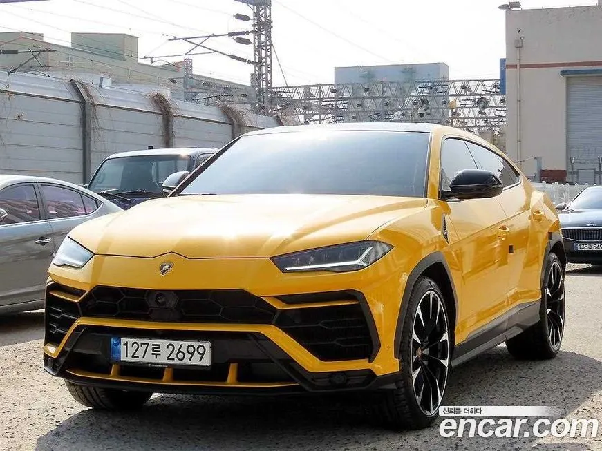 Lamborghini Urus — фото 1