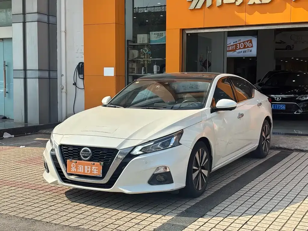 Nissan Teana — фото 1