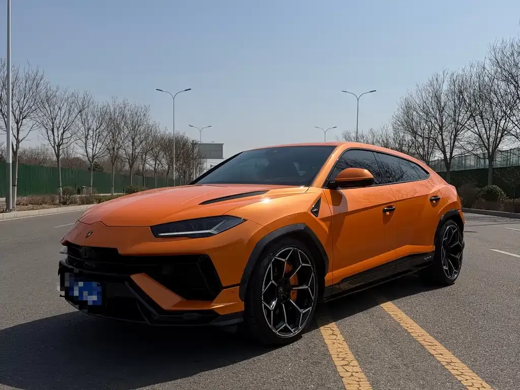Lamborghini Urus — фото 1