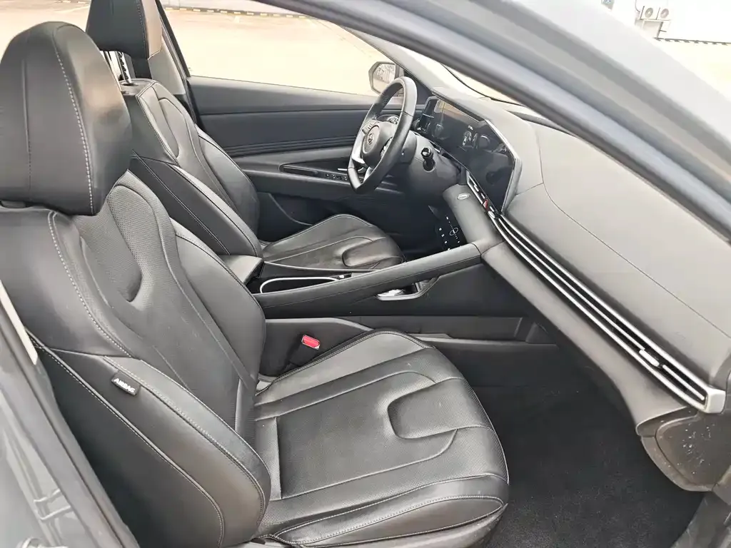Hyundai Elantra — фото 5