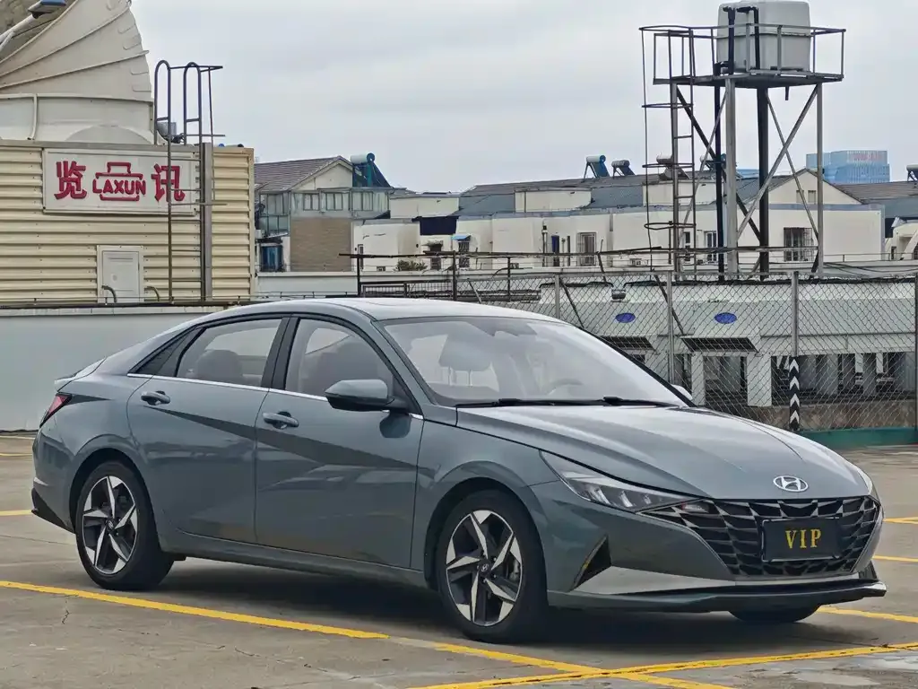Hyundai Elantra — фото 2