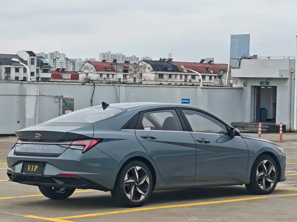 Hyundai Elantra — фото 3