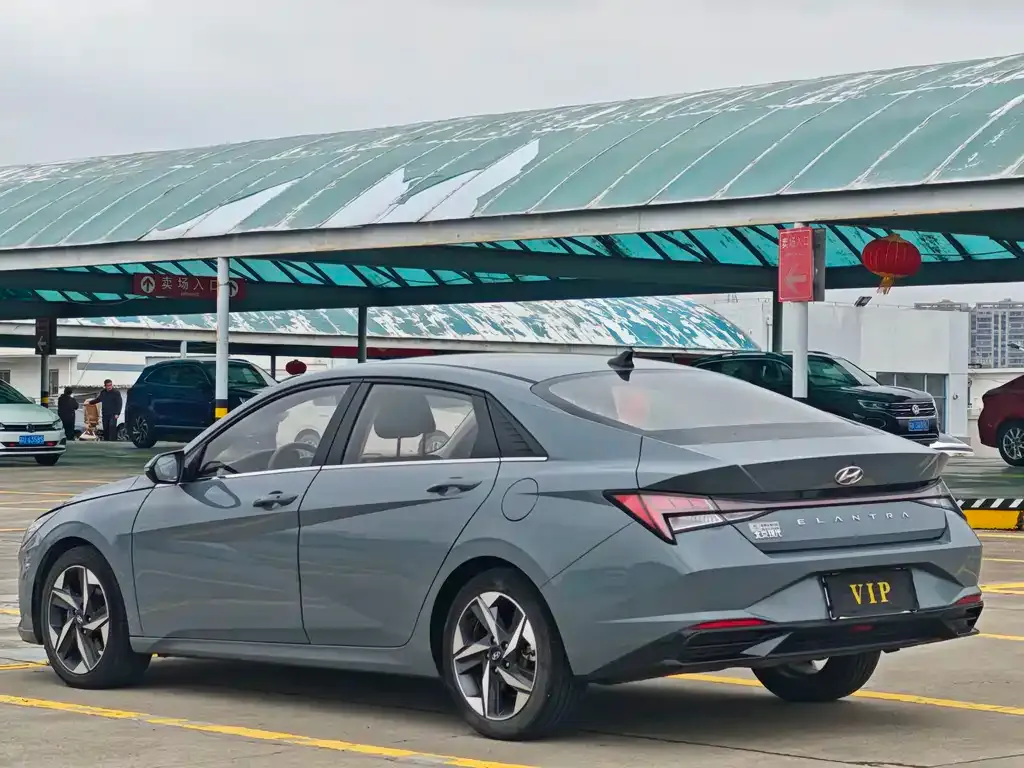 Hyundai Elantra — фото 7