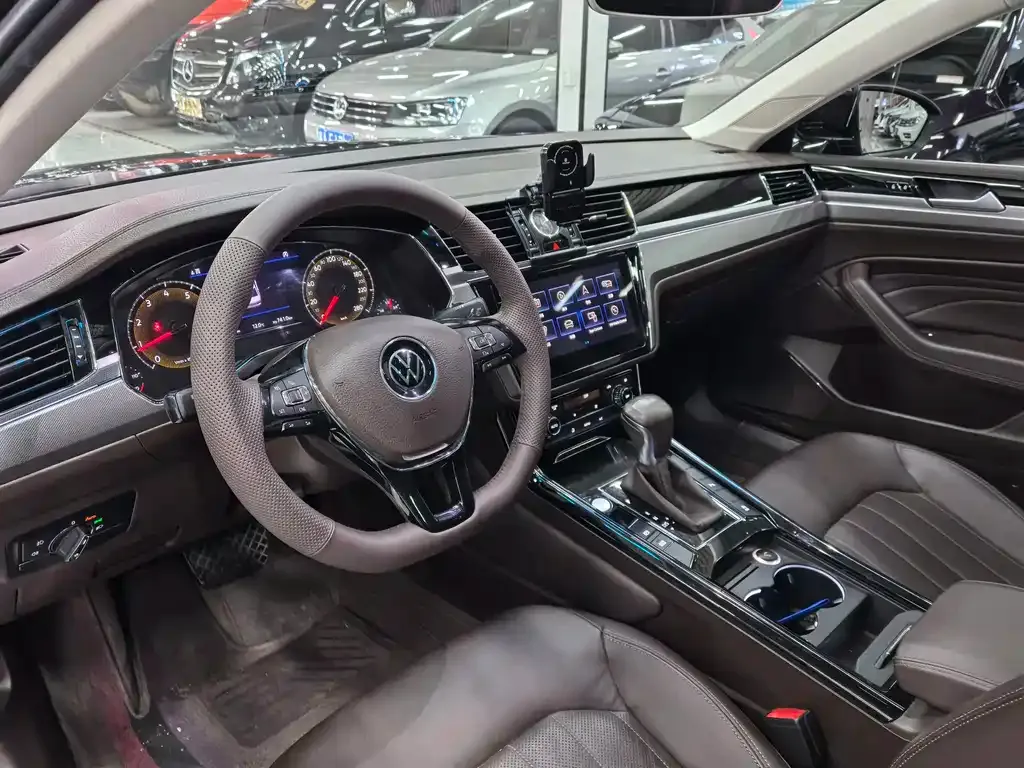 Volkswagen Phideon — фото 10