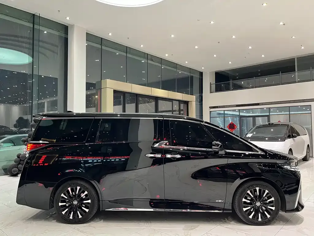 Toyota Alphard — фото 5