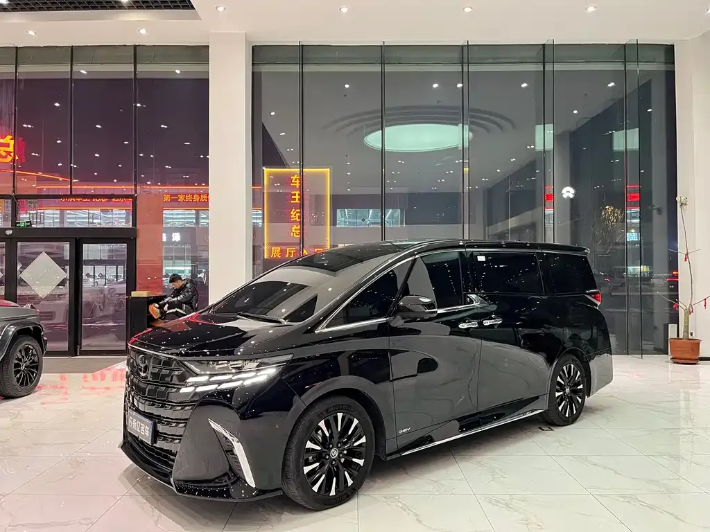 Toyota Alphard — фото 4