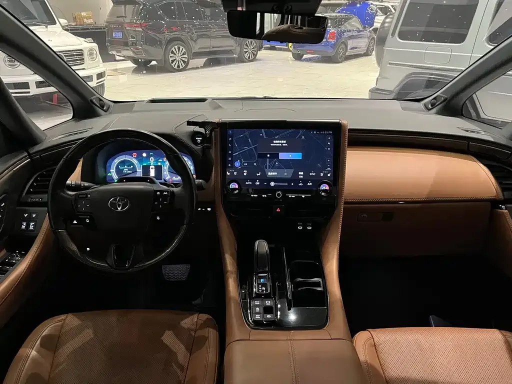 Toyota Alphard — фото 10