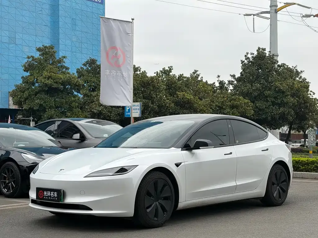 Tesla Model 3 — фото 1