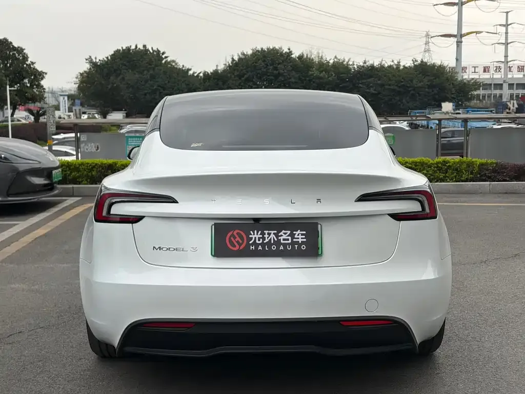Tesla Model 3 — фото 4