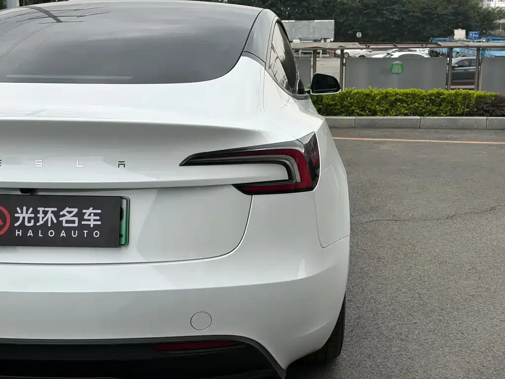Tesla Model 3 — фото 3