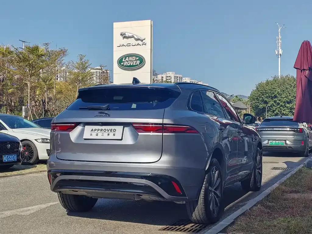 Jaguar F-PACE — фото 10