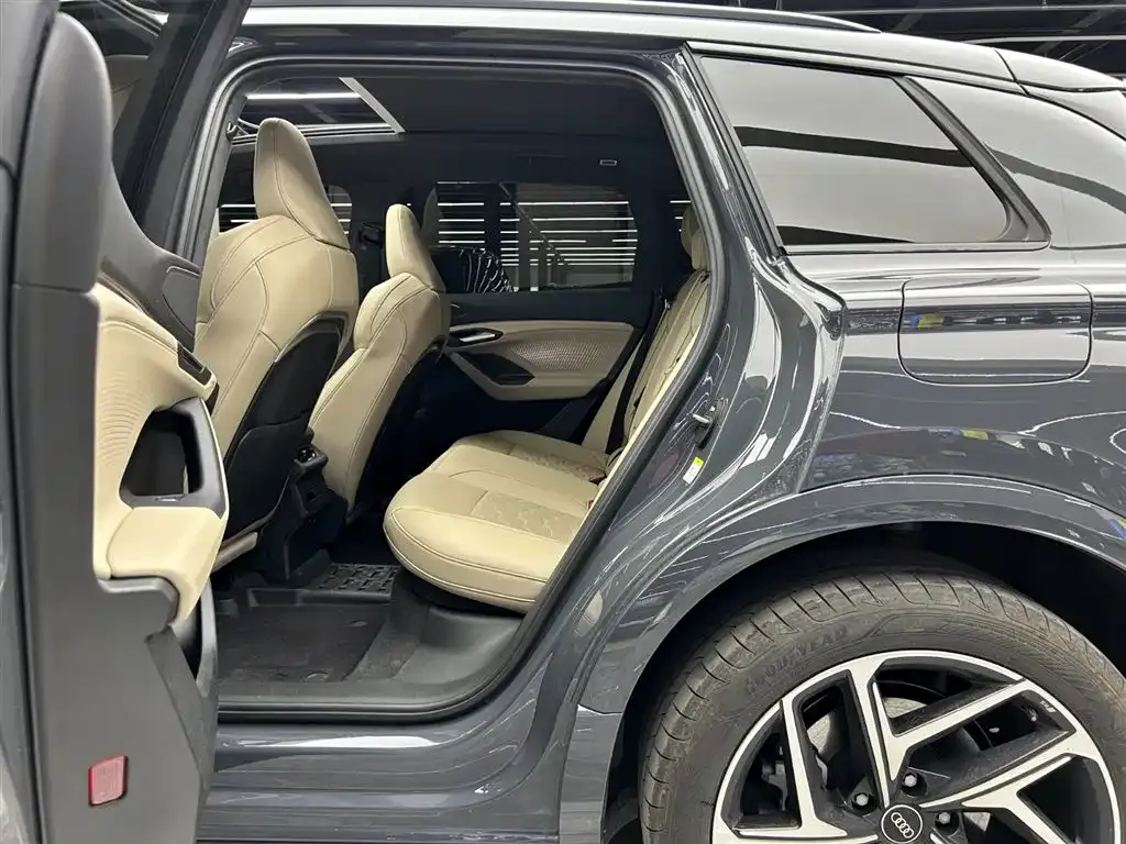 Audi Q6L e-tron — фото 10