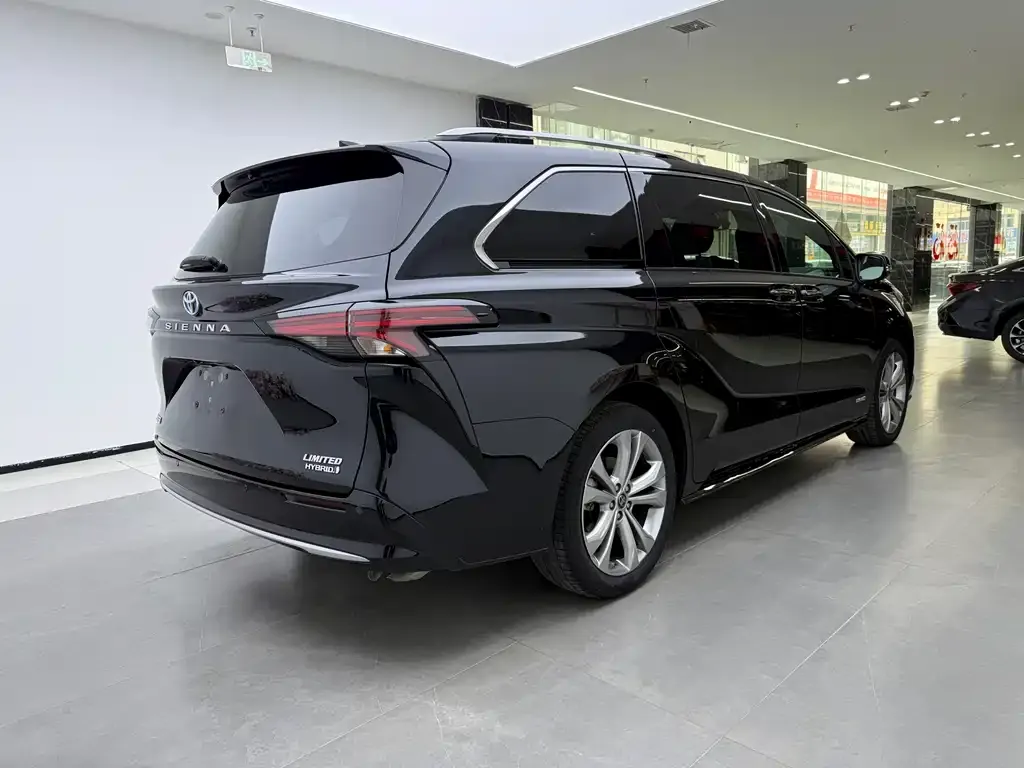 Toyota Sienna — фото 7