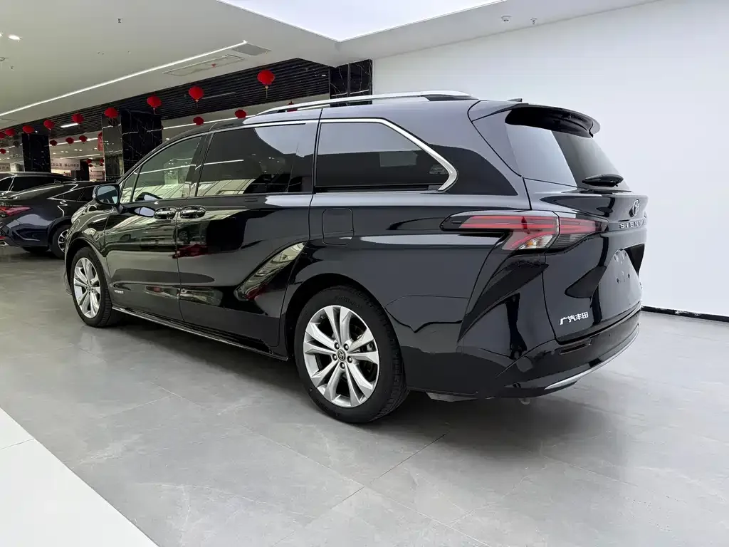 Toyota Sienna — фото 2