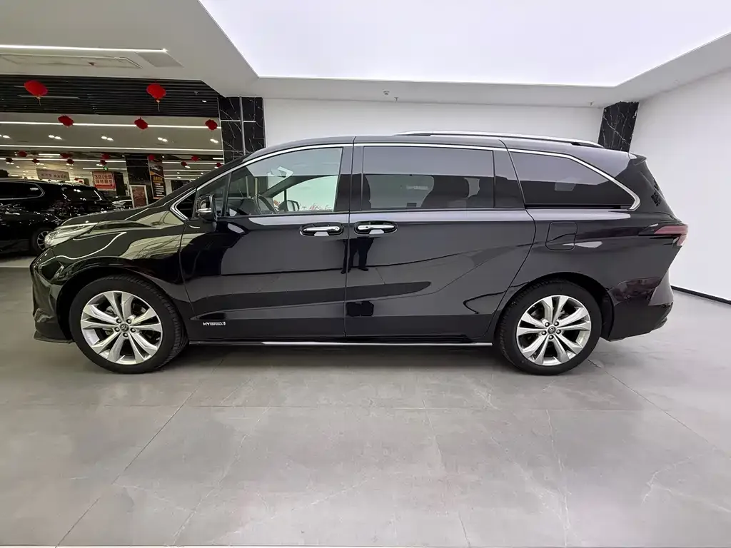 Toyota Sienna — фото 8