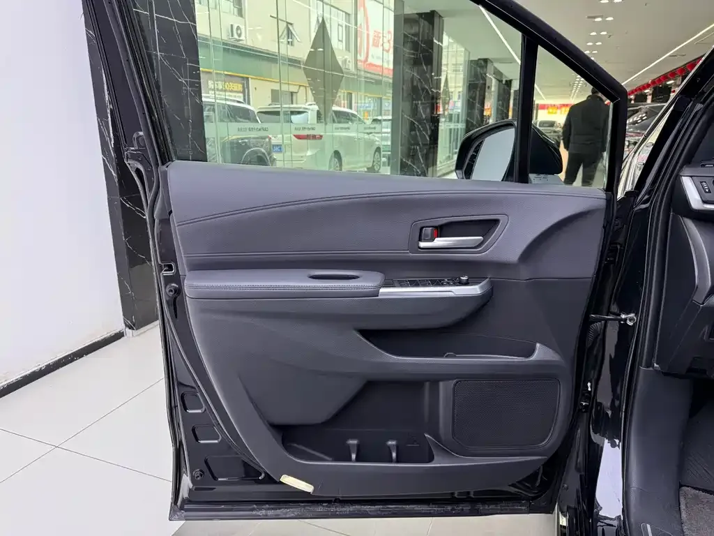 Toyota Sienna — фото 9