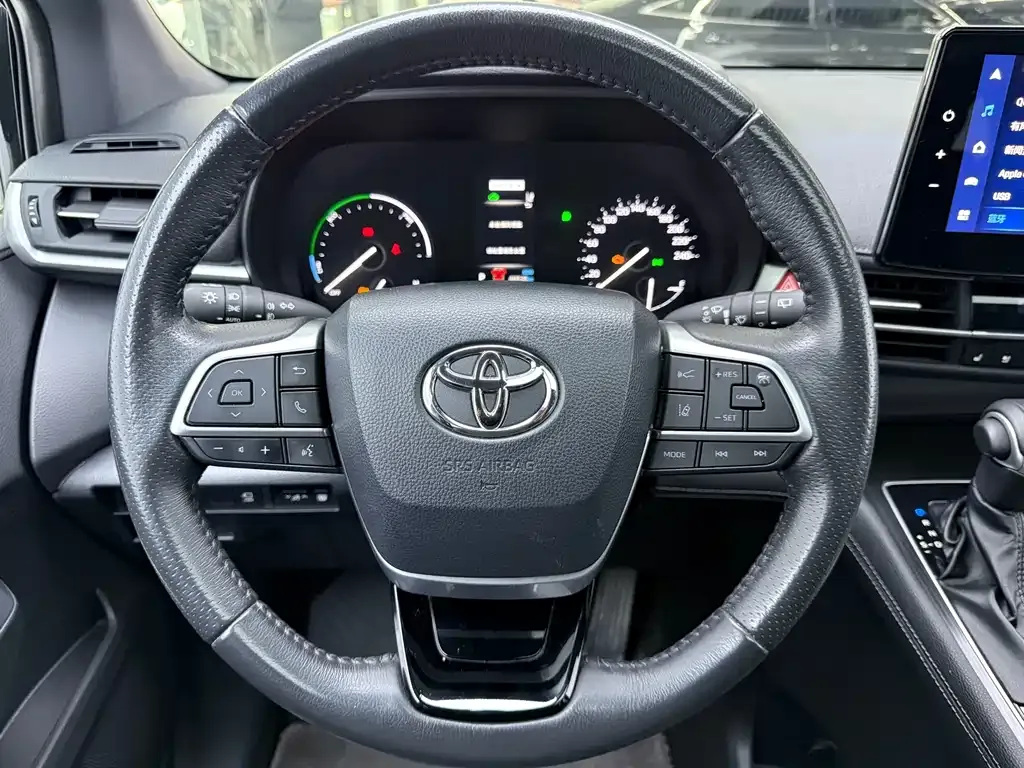 Toyota Sienna — фото 6