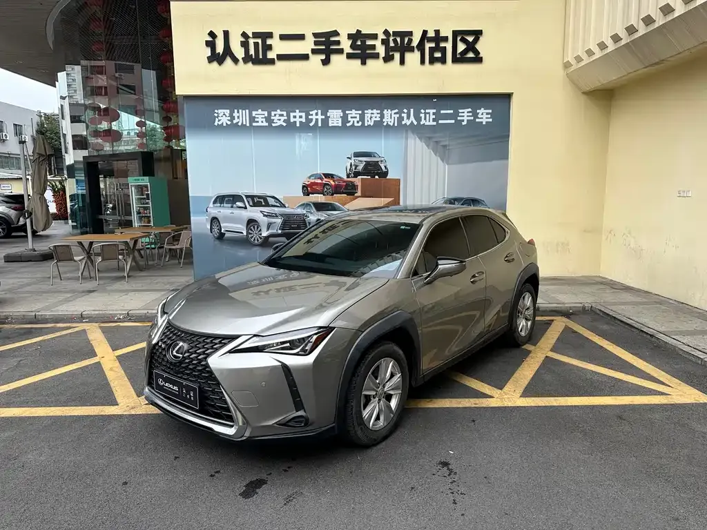 Lexus UX — фото 1