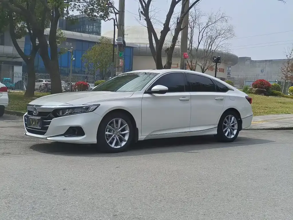 Honda Accord — фото 1