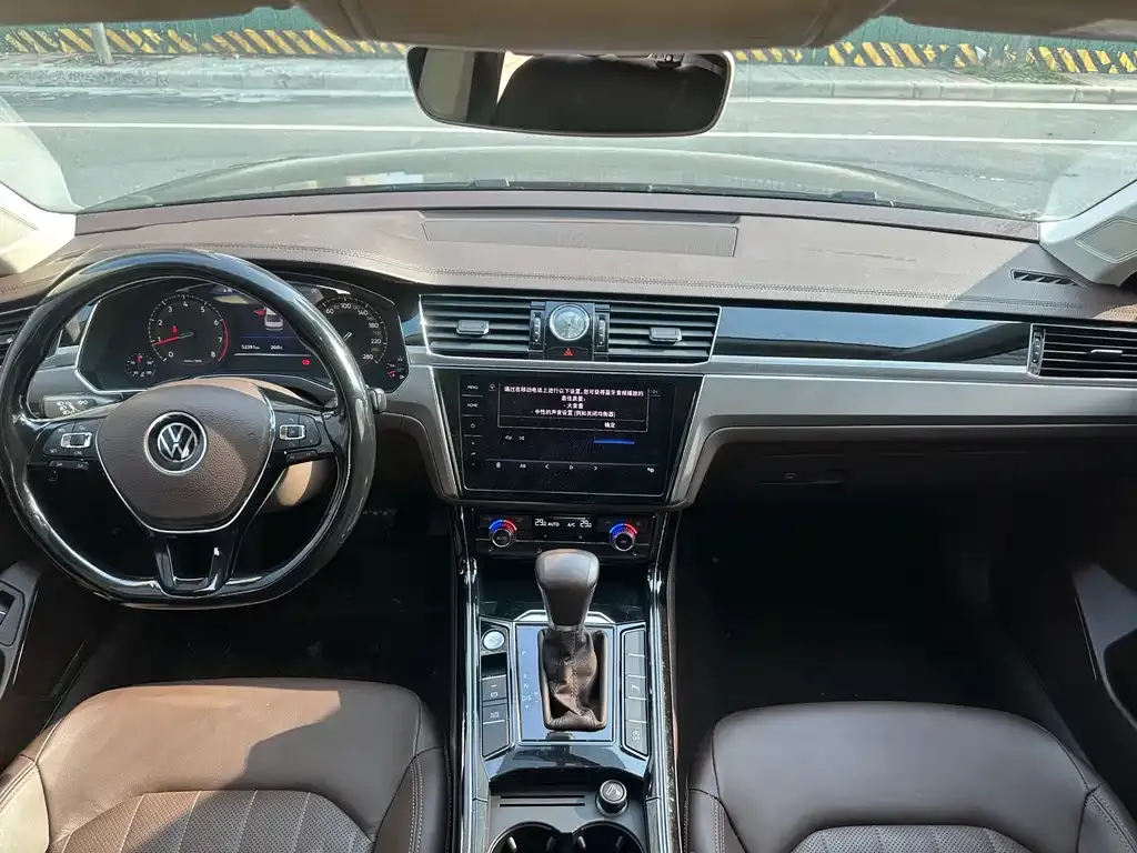 Volkswagen Phideon — фото 3