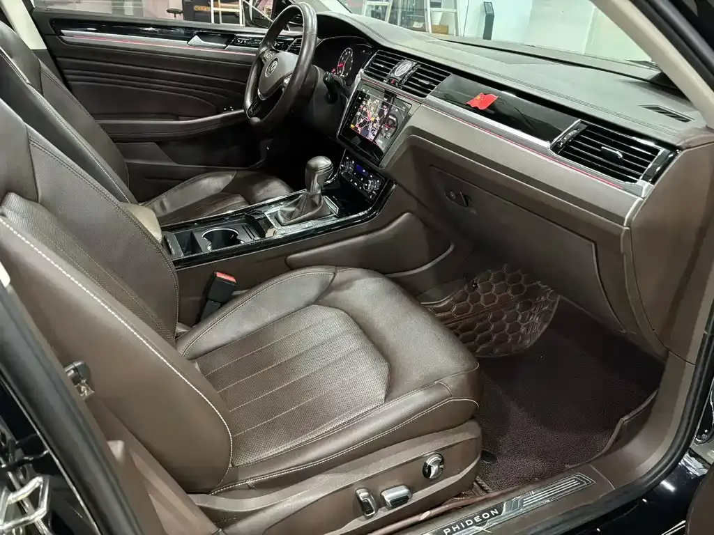 Volkswagen Phideon — фото 7