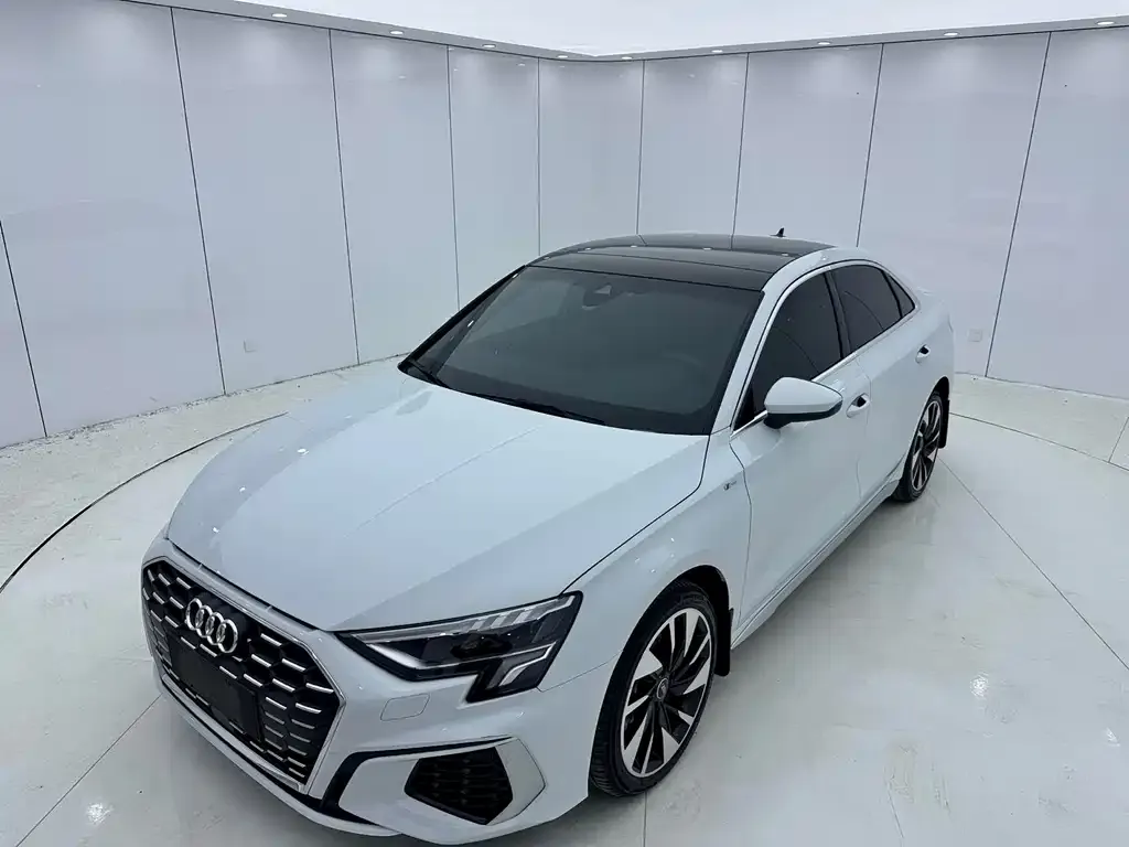 Audi A3 — фото 1