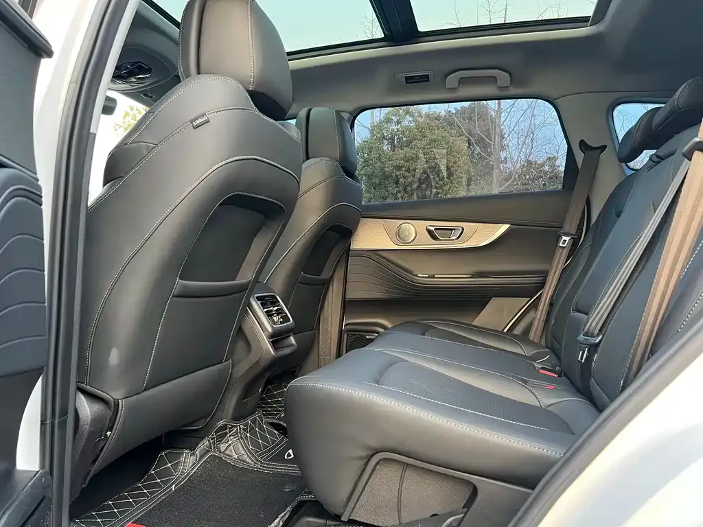 Chery Tiggo 8 PRO NEV — фото 3