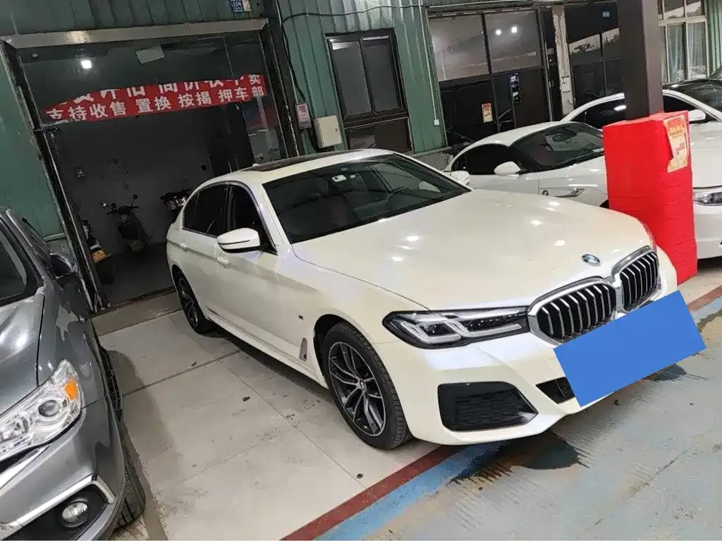 BMW 5 Series — фото 1