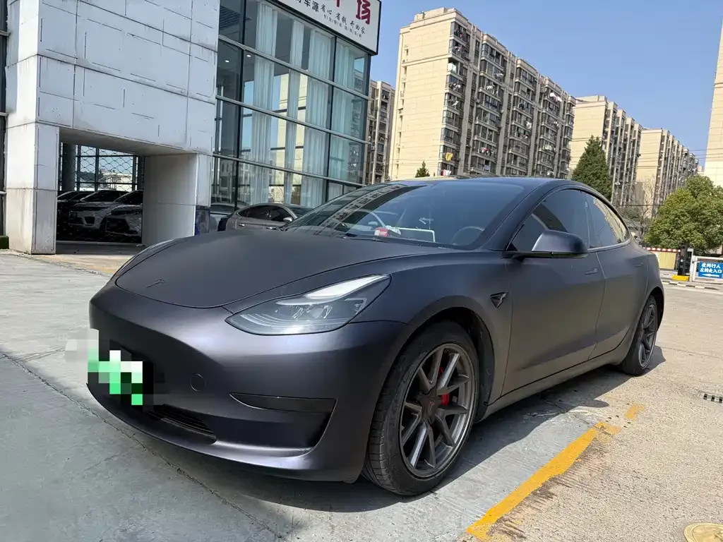 Tesla Model 3 — фото 1