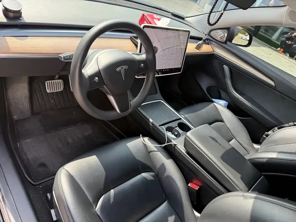 Tesla Model 3 — фото 5