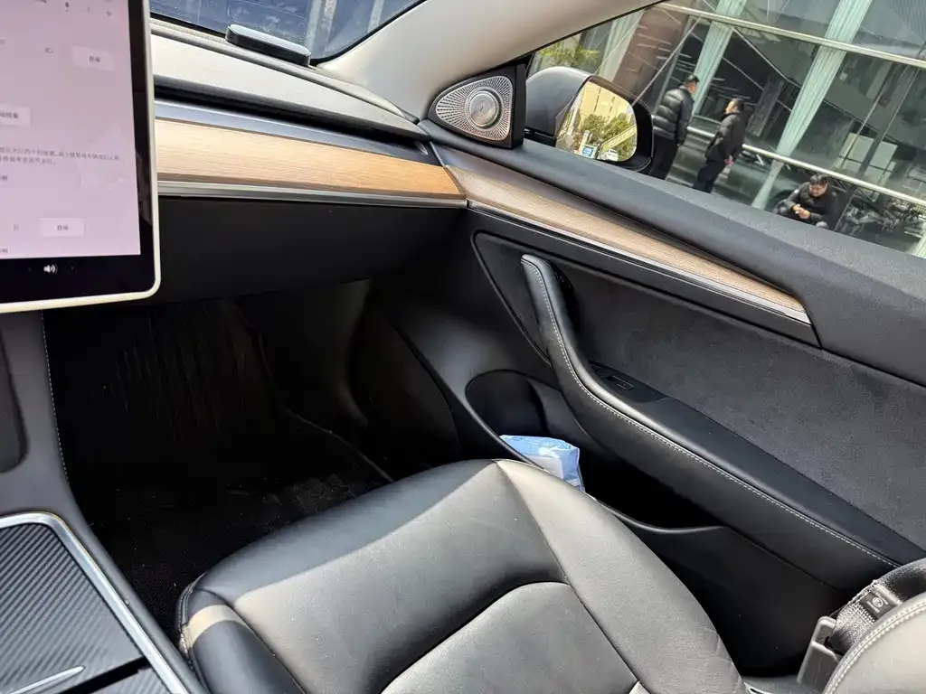 Tesla Model 3 — фото 4