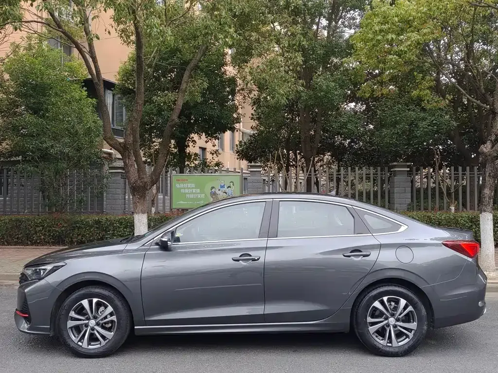 Changan Eado — фото 10