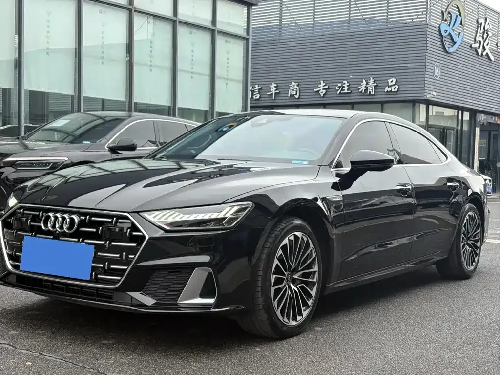 Audi A7L — фото 1