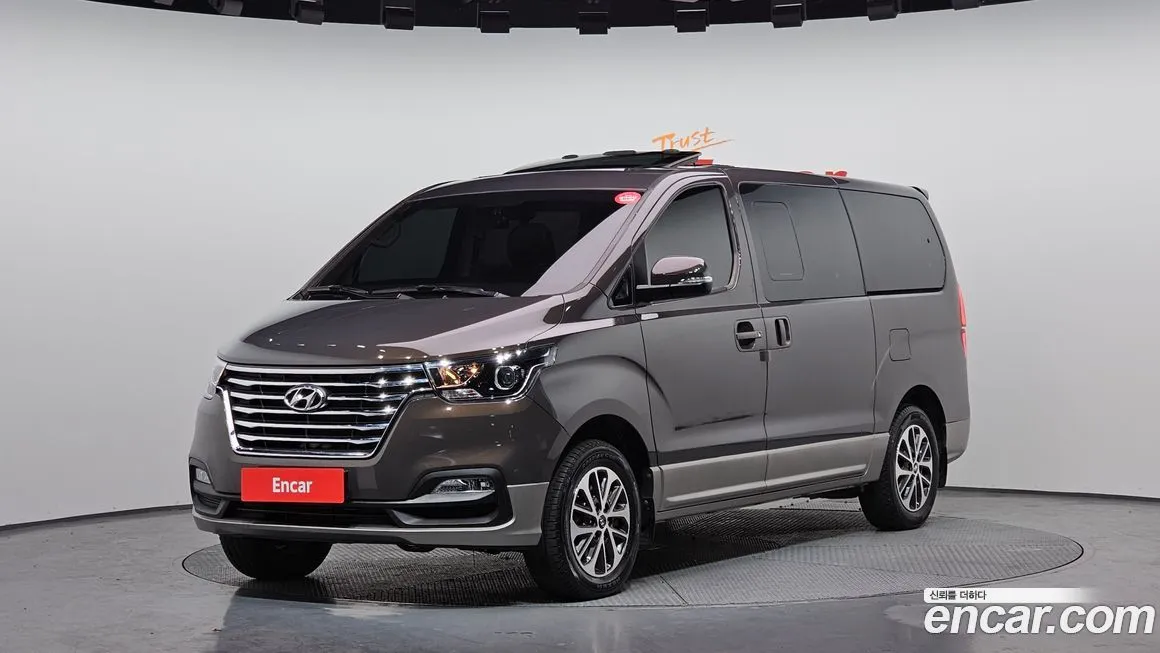 Hyundai Starex — фото 1