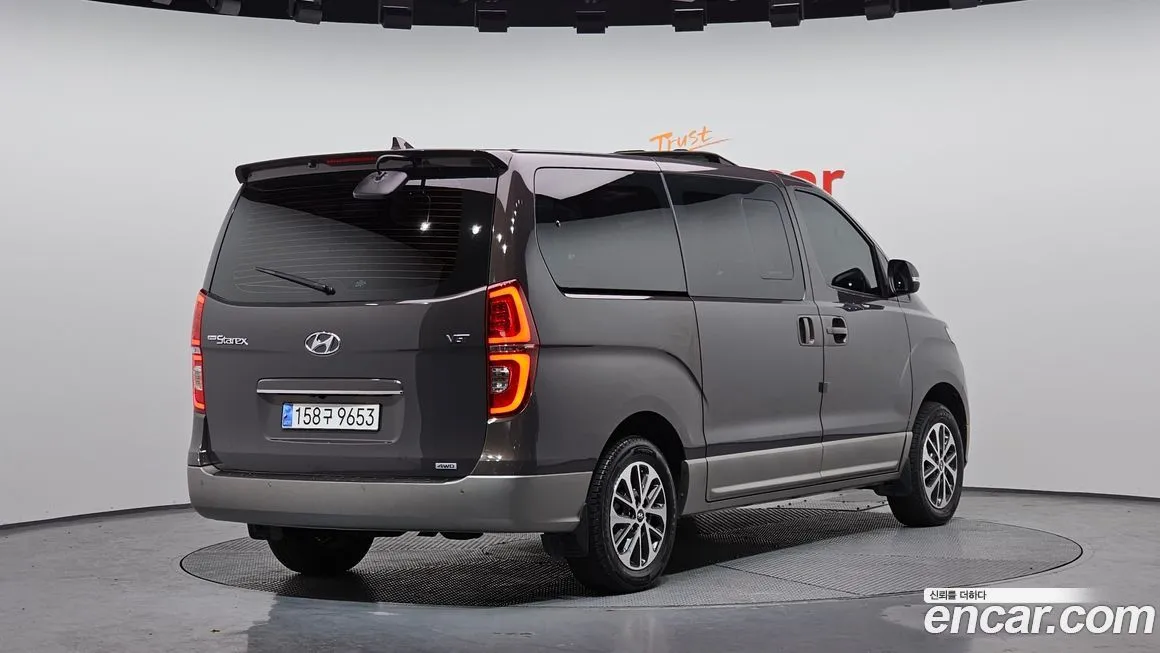 Hyundai Starex — фото 5