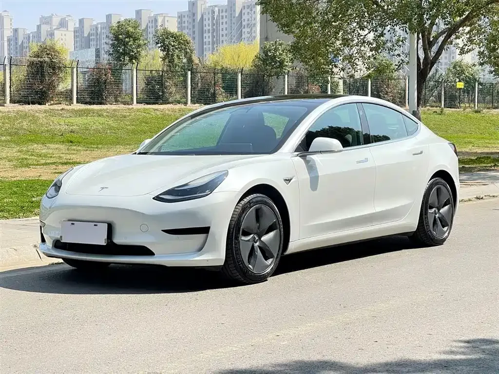 Tesla Model 3 — фото 7
