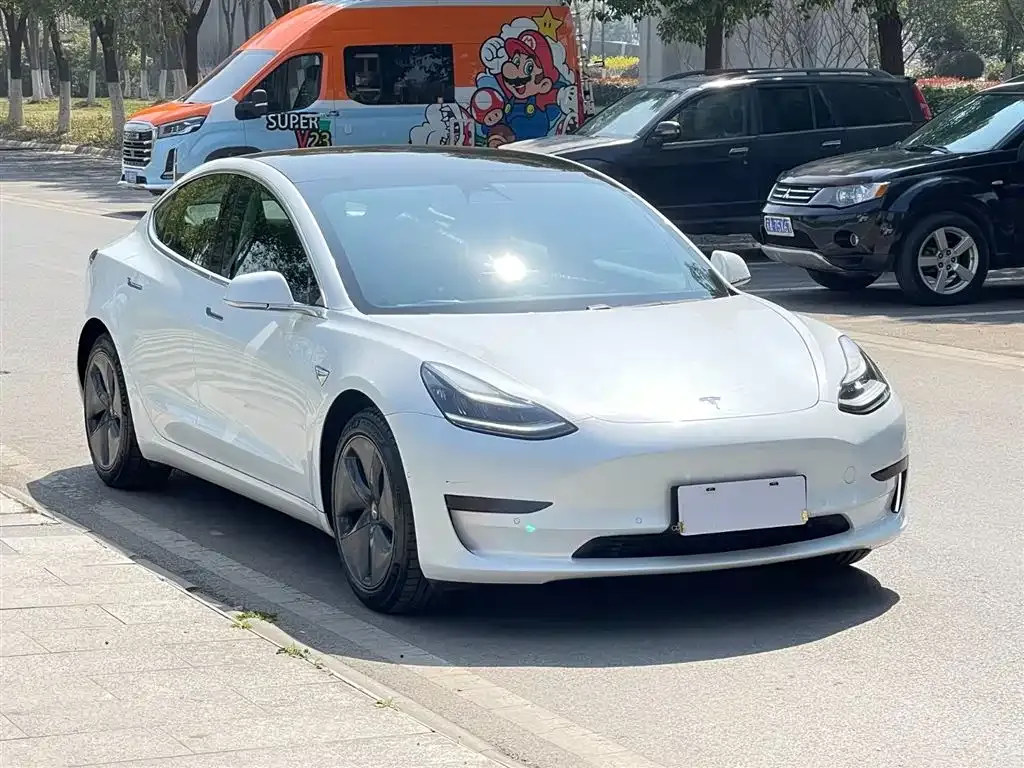 Tesla Model 3 — фото 8
