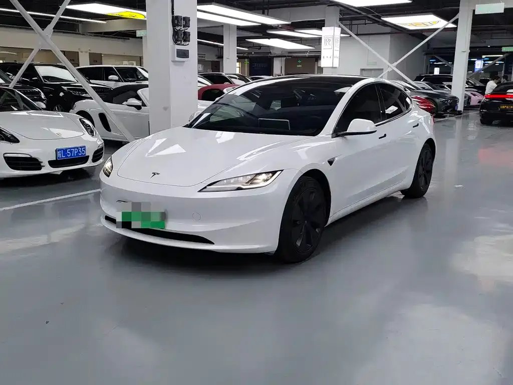 Tesla Model 3 — фото 1