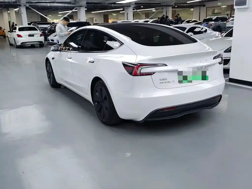 Tesla Model 3 — фото 4