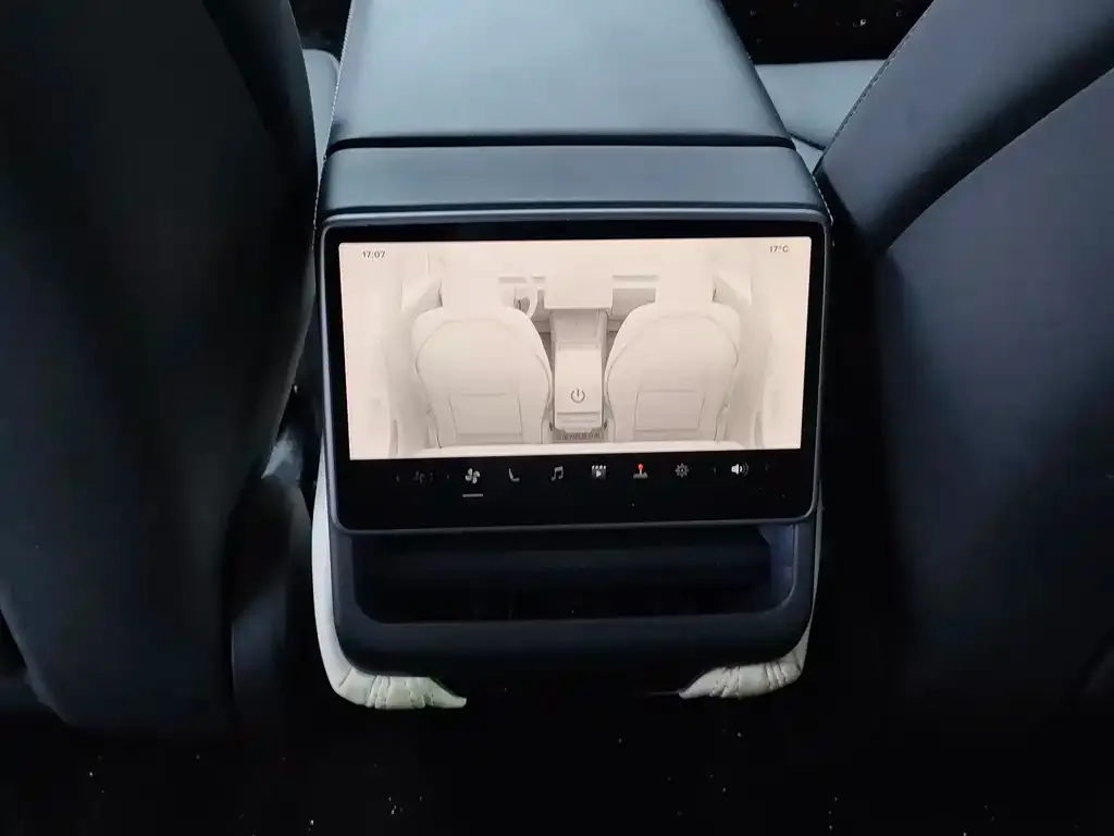 Tesla Model 3 — фото 6
