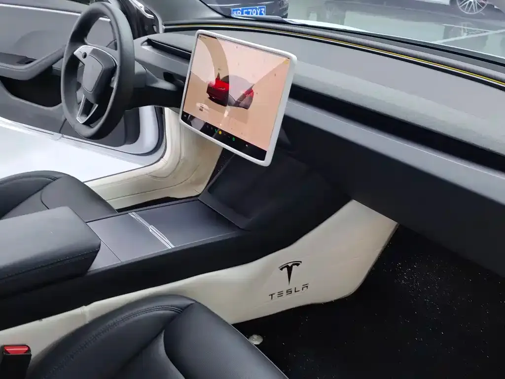 Tesla Model 3 — фото 8