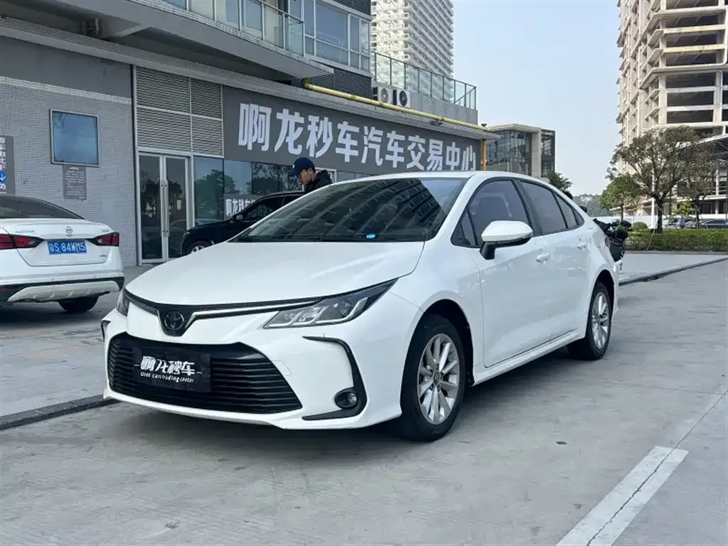 Toyota Corolla — фото 1